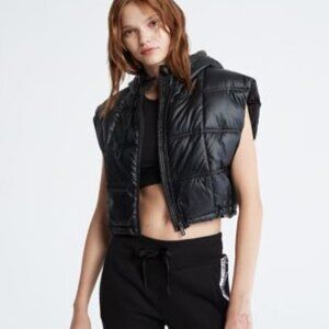 Calvin Klein - Performance Cropped Oversized Boxy Puffer Vest in Black
